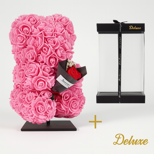 Beer DELUXE op standaard 25cm - roze foam met boeket - in luxe cadeauverpakking 25 cm